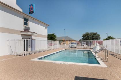 Motel 6-Hillsboro TX - image 11