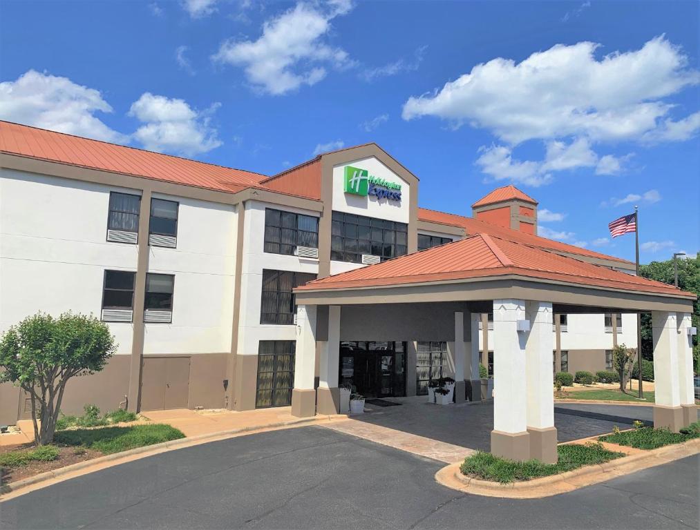 Holiday Inn Express Hillsborough-Durham Area an IHG Hotel - main image