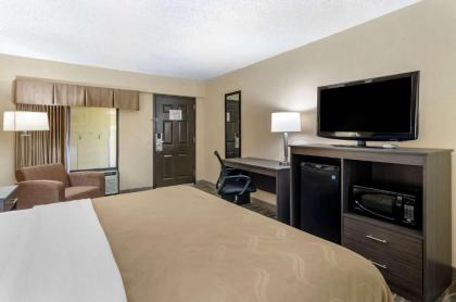 Quality Inn - image 4