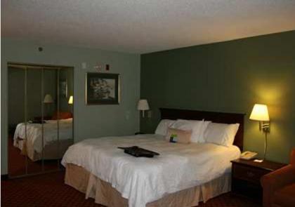 Hampton Inn - Hillsville - image 14