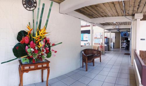 Hilo Reeds Bay Hotel - image 3