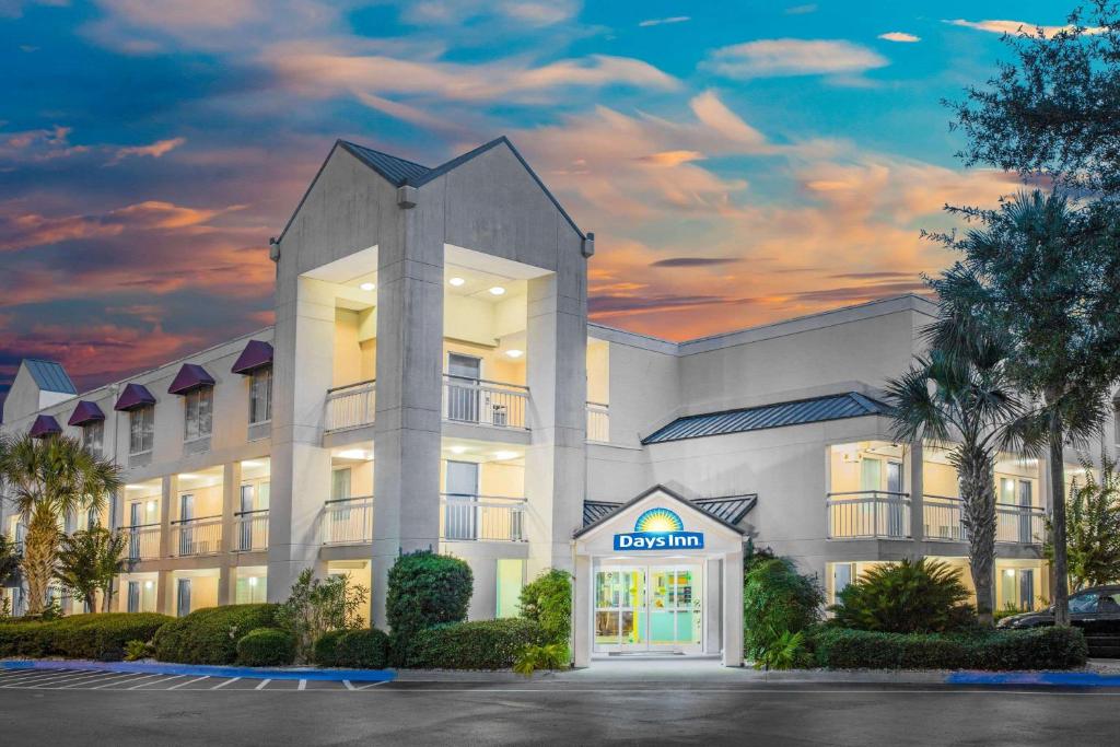 Days Inn by Wyndham Hilton Head - main image