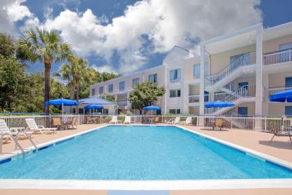 Days Inn by Wyndham Hilton Head - image 2