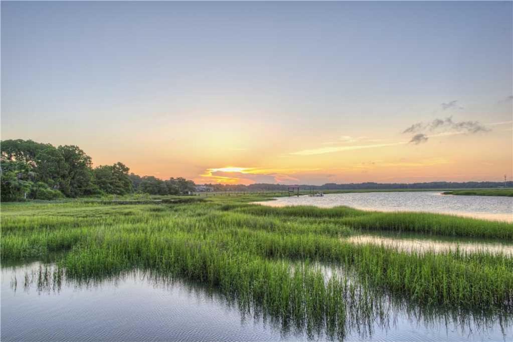 Inland Harbour 2429 Golf View 2 Bedrooms Sleeps 8 Pool - image 3