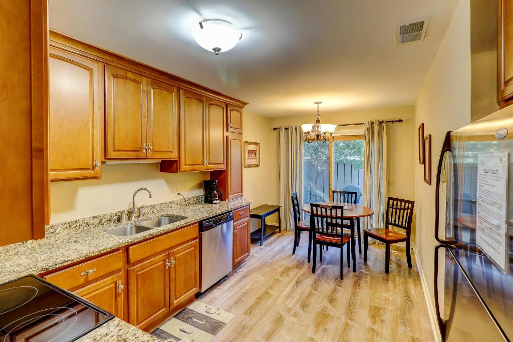 2372 Racquet Club 3 BR Sea Pines Condo - image 2