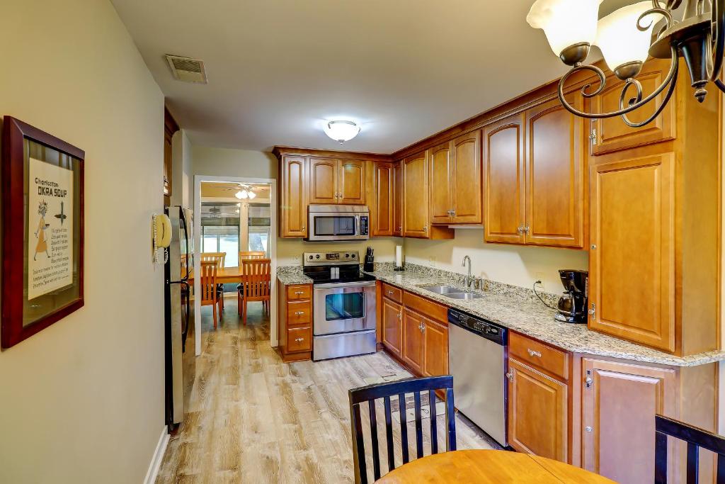 2372 Racquet Club 3 BR Sea Pines Condo - image 4