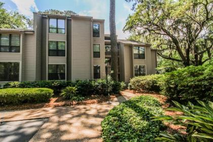 Lighthouse Tennis 2395 2 Bedroom Sleeps 6 Lagoon View Sea Pines Pool - image 5