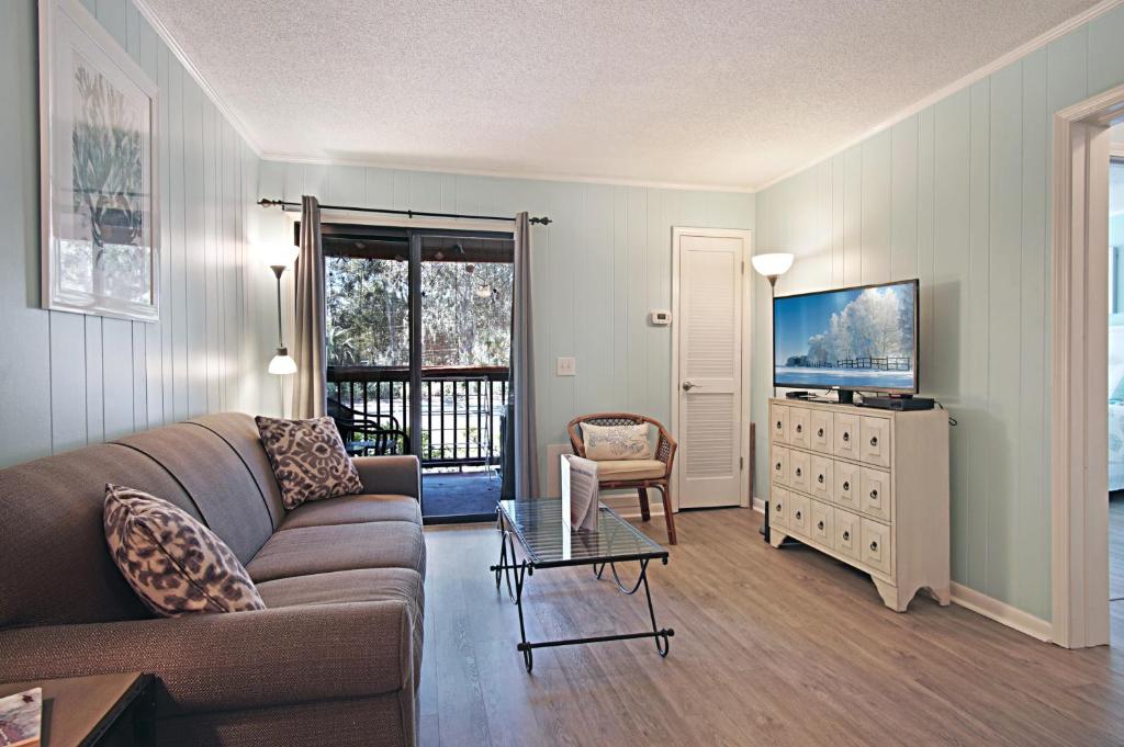 First-Floor Condo - Steps to Beach Coligny Plaza! - image 5