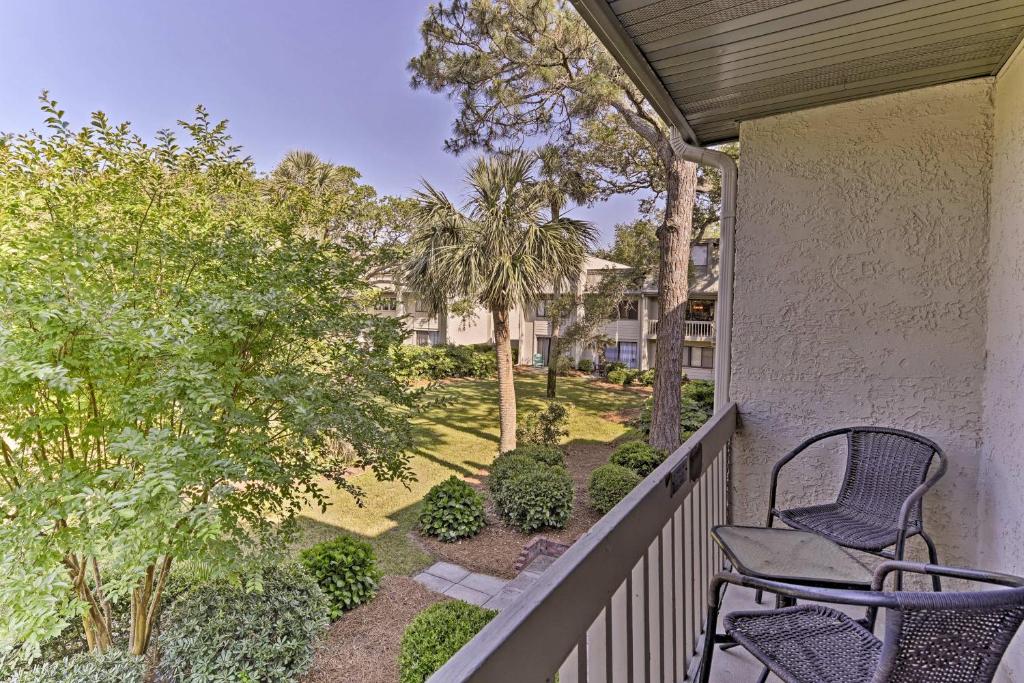 Newly Renovated Condo Pool Access Steps to Beach - image 2