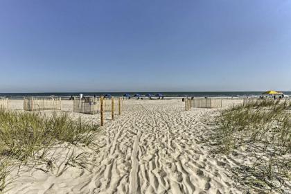 Newly Renovated Condo Pool Access Steps to Beach - image 6