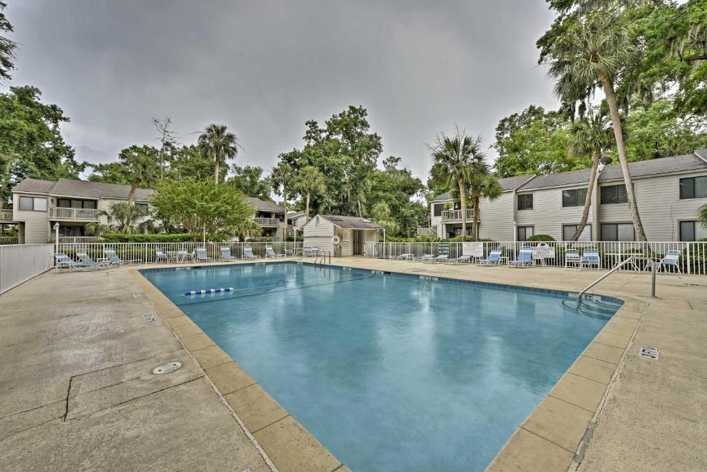 Beach Condo with Pool Access and Porch about half Mi to Shore! - image 6