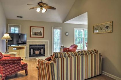 Bright Hilton Head Island Villa - Bike to Beach! - image 17