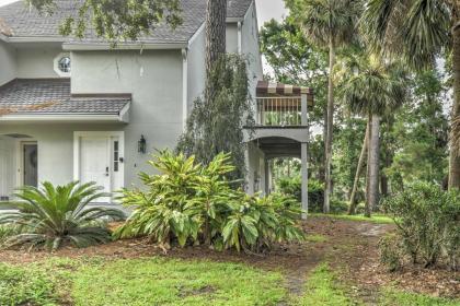 Bright Hilton Head Island Villa - Bike to Beach! - image 3