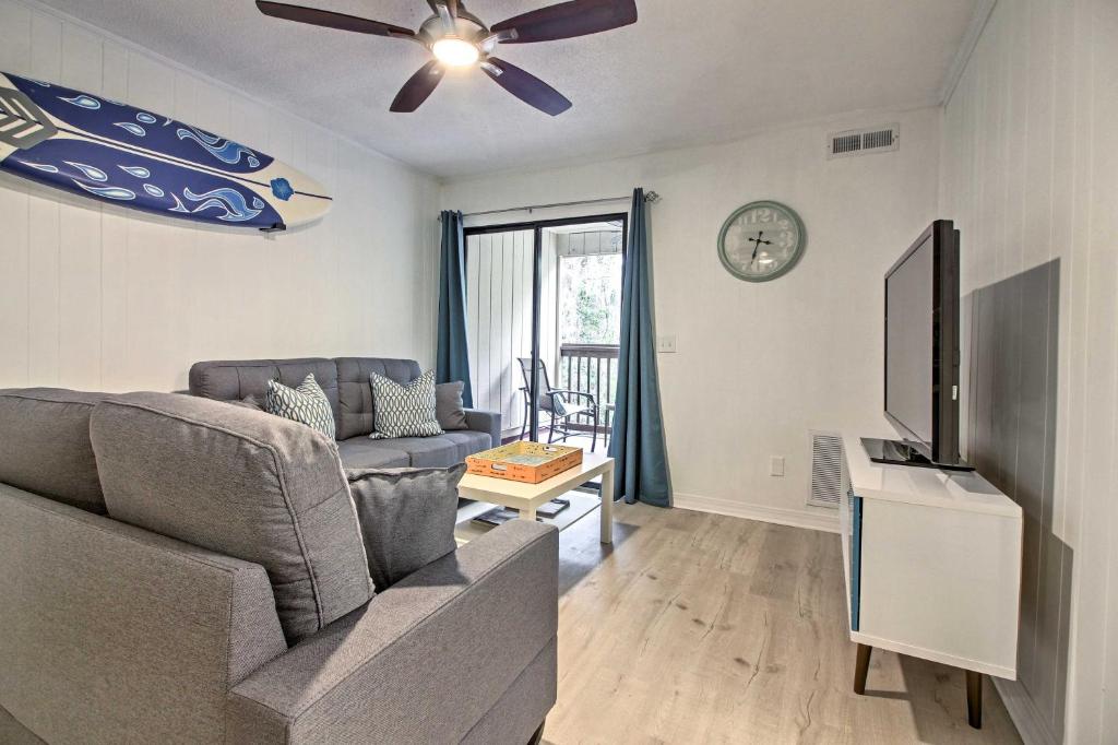 Hilton Head Condo with Shared Pool - Walk to Beach! - image 4