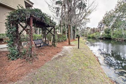 Hilton Head Condo with Shared Pool - Walk to Beach! - image 9