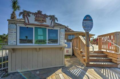 Hilton Head Condo with On-site Pool Bars and Bikes! - image 7