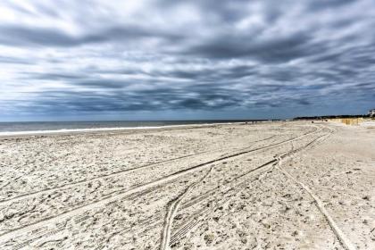 Hilton Head Island Condo - Walk to Pool and Beach! - image 11