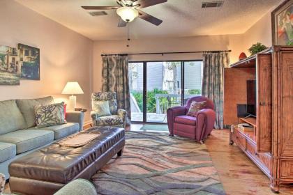 Charming Hilton Head Townhome - Walk to Beach! - image 11