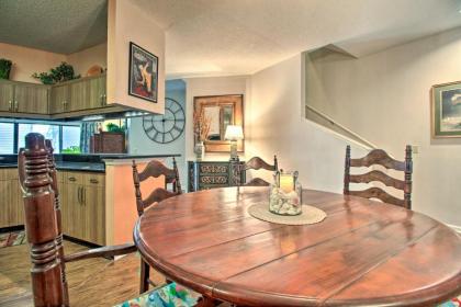 Charming Hilton Head Townhome - Walk to Beach! - image 8