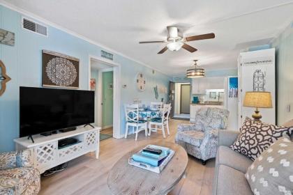 Villa with Prime Location Walk to Beach and Coligny! - image 12