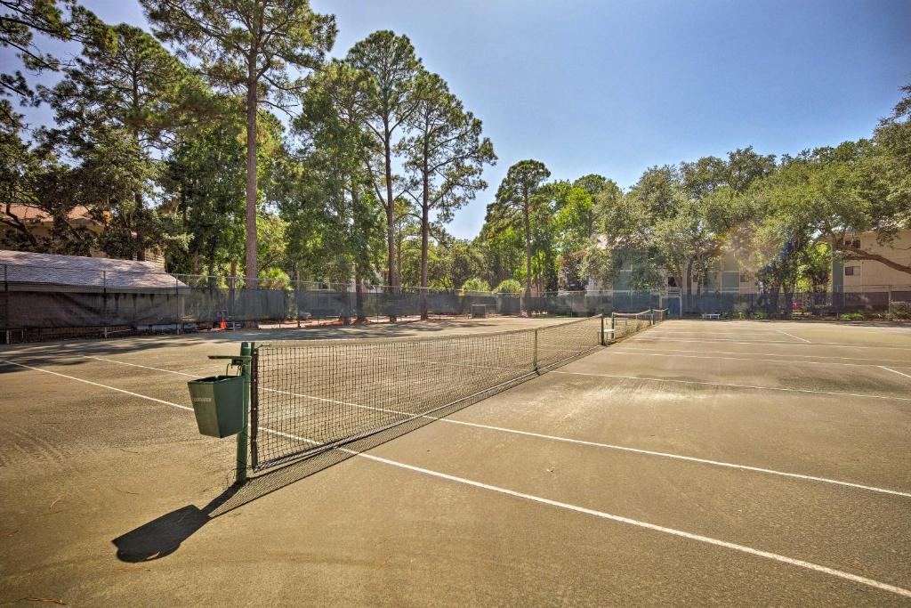 Hilton Head Island Condo Walk to the Beach! - image 6