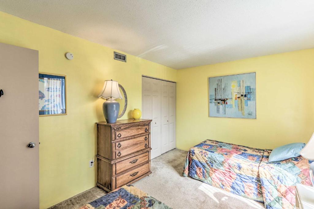 Hilton Head Island Townhome - Walk to Beach! - image 6