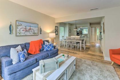 Hilton Head Villa with Balcony - Easy Walk to Beach! - image 15