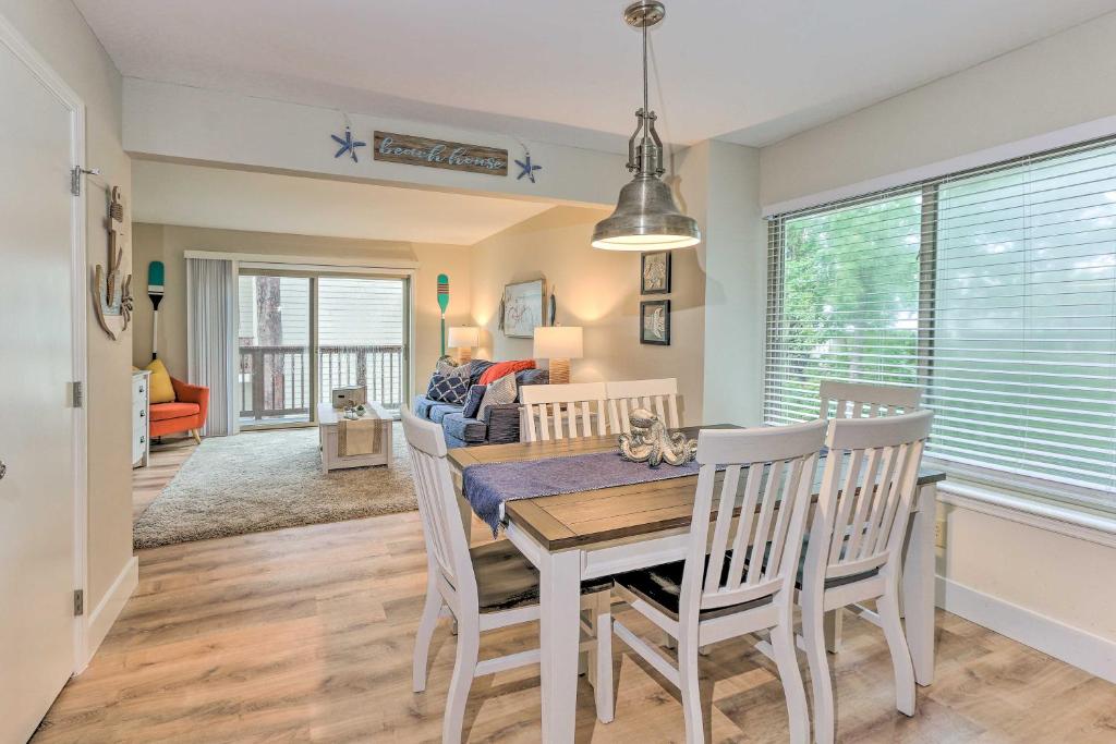 Hilton Head Villa with Balcony - Easy Walk to Beach! - image 6