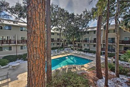 Hilton Head Villa with Balcony - Easy Walk to Beach! - image 7