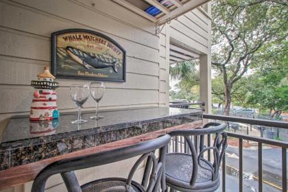 Couples Retreat Walk to Coligny Plaza and Beach! - image 15