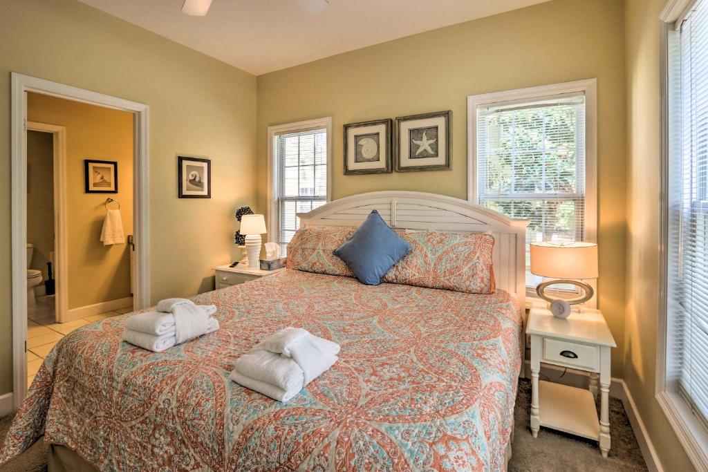 Hilton Head Townhome - Walk to Islanders Beach! - image 5