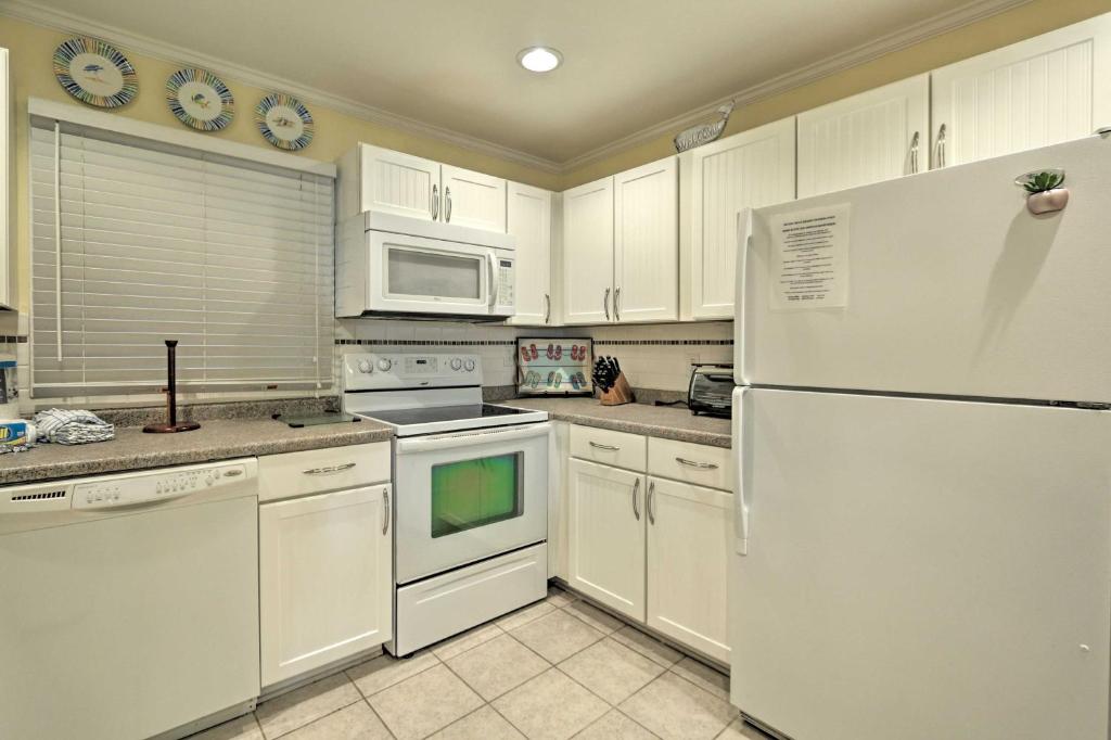 Oceanfront Family Condo Near Golf Less Than 1 Mi to Beach! - image 5