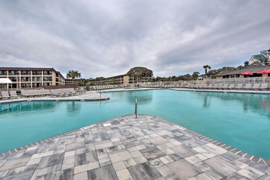 Hilton Head Resort Retreat with Top Amenities! - image 4