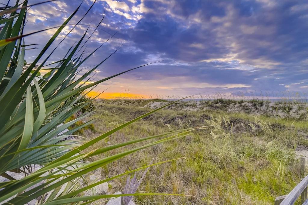 111 Dune Ln 6 BR Oceanfront Home Forest - image 3