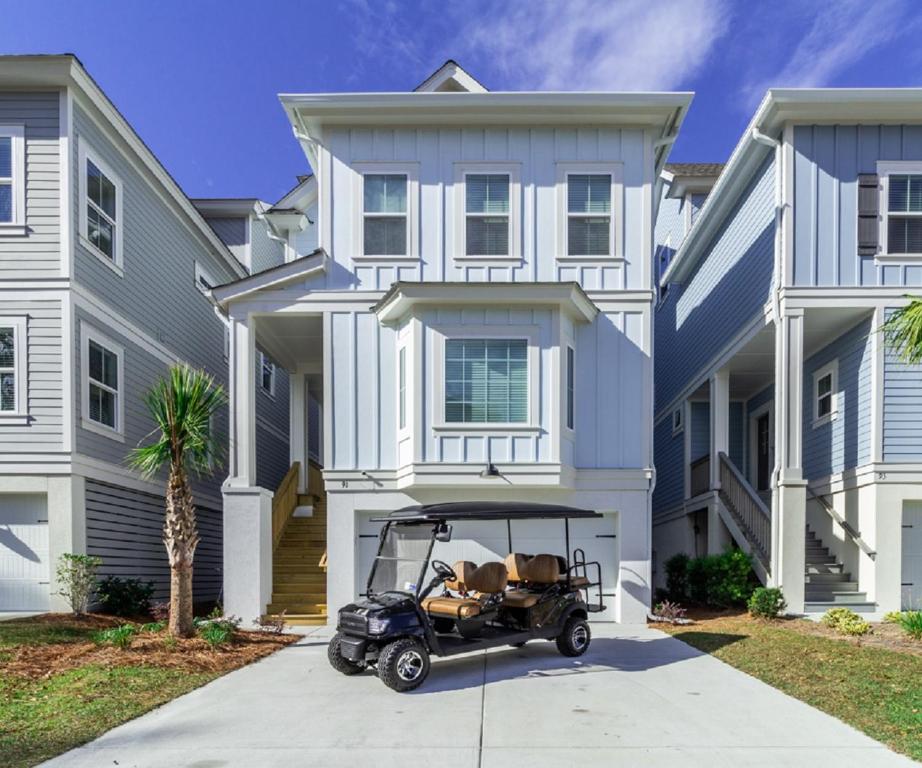 *** New 5 Bed/4 Bath Home with Elevator Private Pool & 6-Seater Golf Cart *** - main image