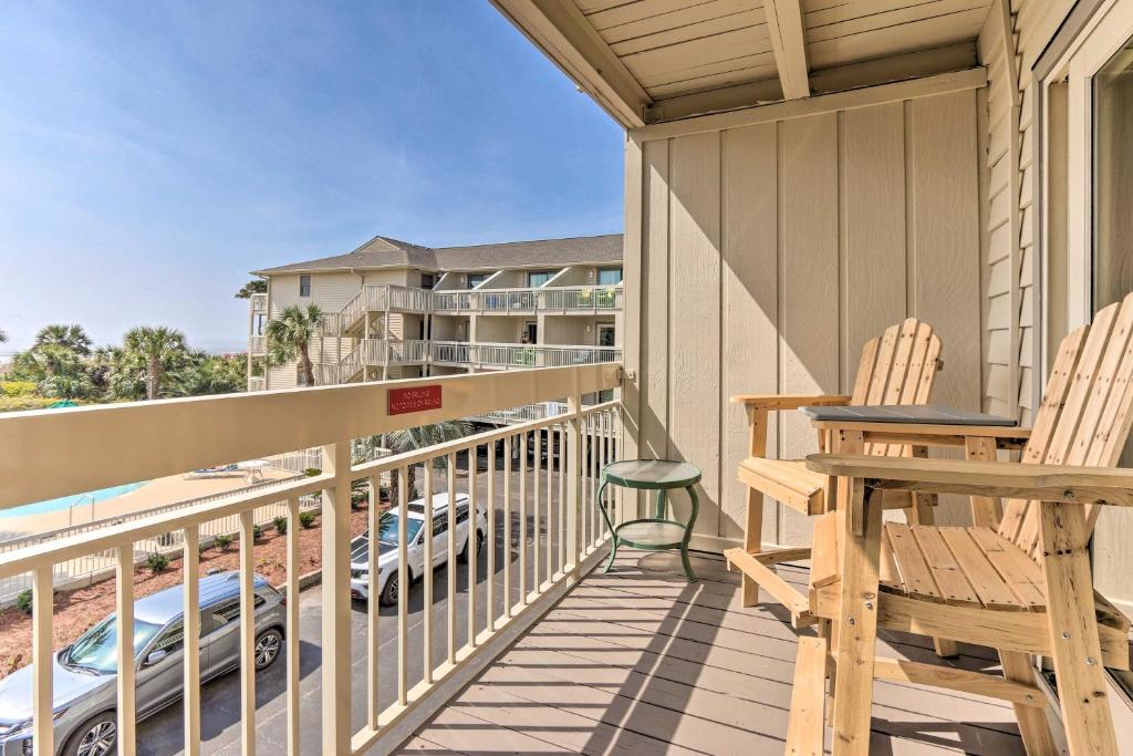 Beachfront Resort Condo with Ocean-View Balcony - image 3