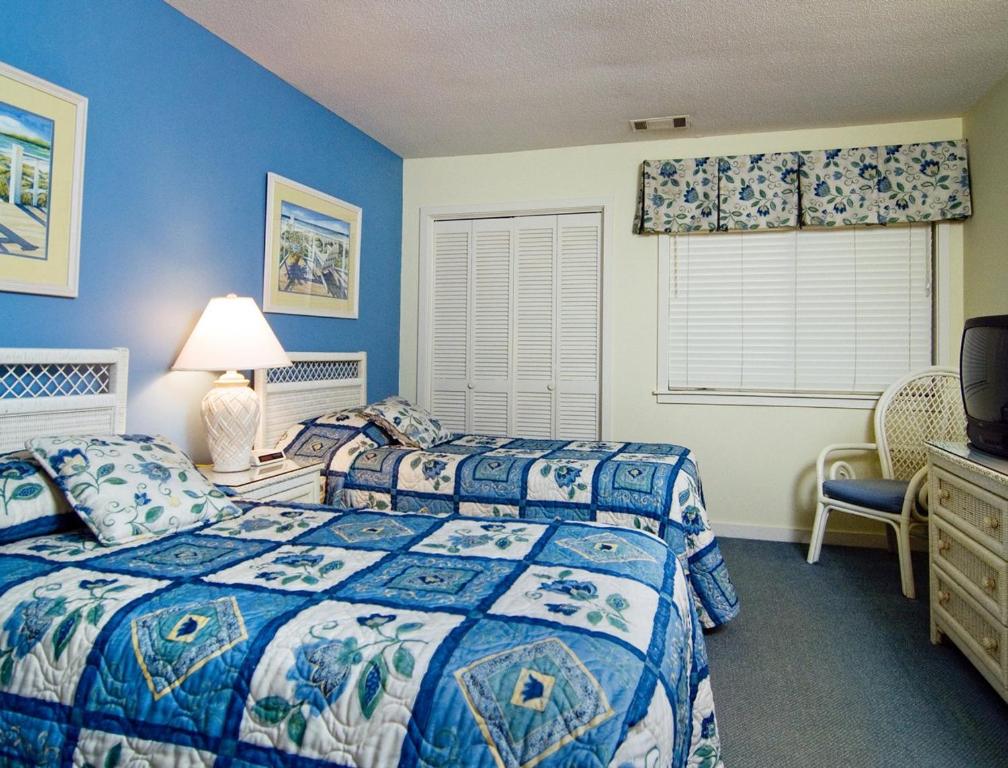 Spacious Seaside Villa in the heart of Sea Pines Plantation - Two Bedroom #1 - image 3