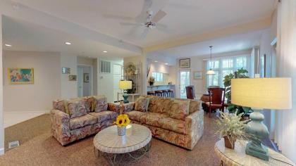 7655 Huntington Villas - image 3