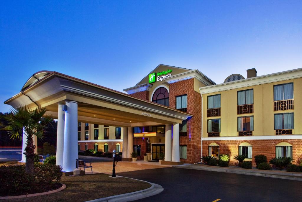 Holiday Inn Express Hotel & Suites Hinesville an IHG Hotel - main image