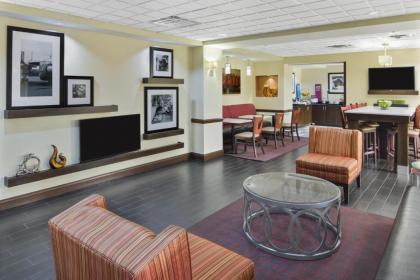 Hampton Inn Hinesville - image 13