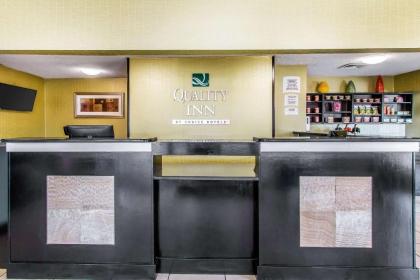 Quality Inn Hinesville - Fort Stewart Area Kitchenette Rooms - Pool - Guest Laundry - image 2