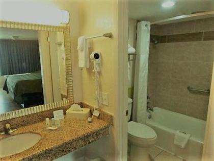 Quality Inn Hinesville - Fort Stewart Area Kitchenette Rooms - Pool - Guest Laundry - image 4