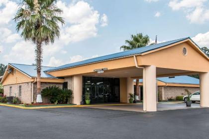 Quality Inn Hinesville - Fort Stewart Area Kitchenette Rooms - Pool - Guest Laundry - image 8