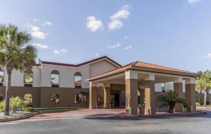 Red Roof Inn  Suites Hinesville   Fort Stewart Georgia