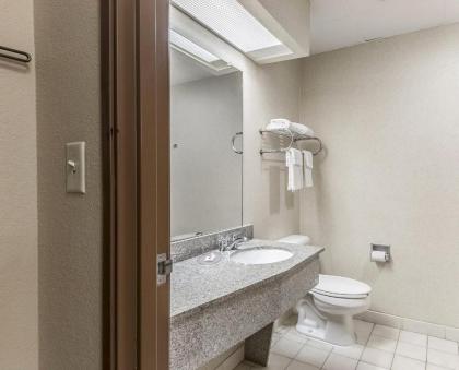 Red Roof Inn & Suites Hinesville - Fort Stewart - image 2