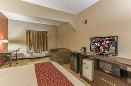 Red Roof Inn & Suites Hinesville - Fort Stewart - image 8