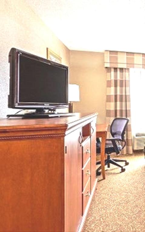 Country Inn & Suites by Radisson Hinesville GA - image 5