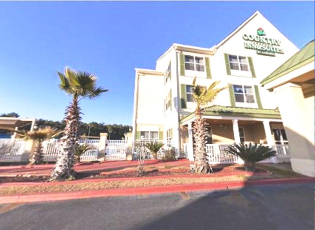 Country Inn & Suites by Radisson Hinesville GA - image 6