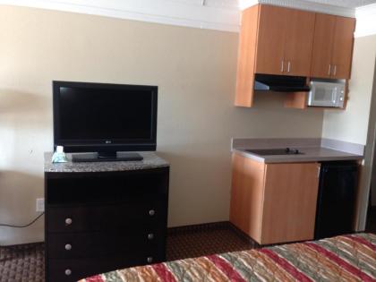 Travelodge by Wyndham Hinesville - image 10