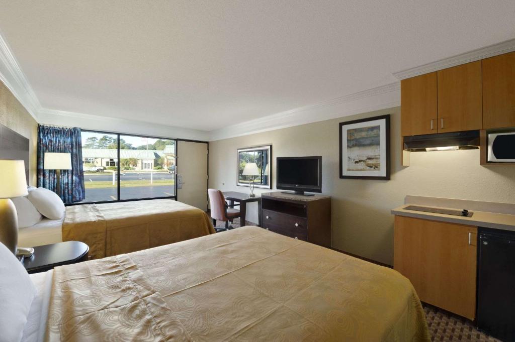 Travelodge by Wyndham Hinesville - image 2